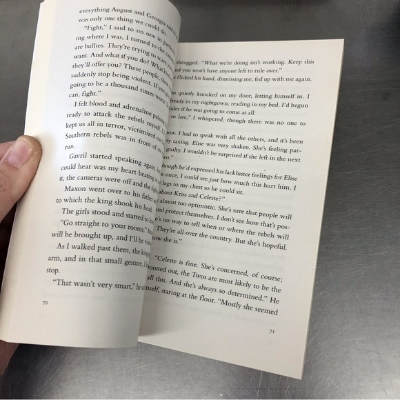 The Selection Series: The One by: Kiera Cass, paperback book - Picture 4 of 6